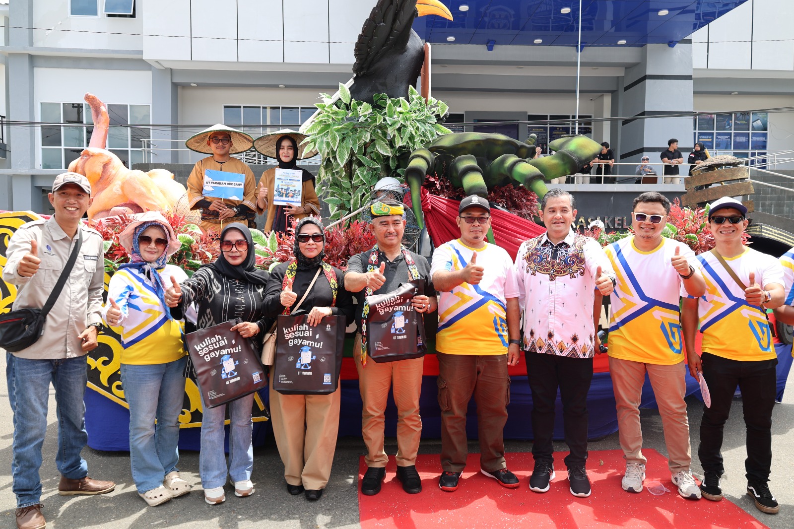 UT Tarakan Ikuti Pawai Budaya Kota Tarakan 2025