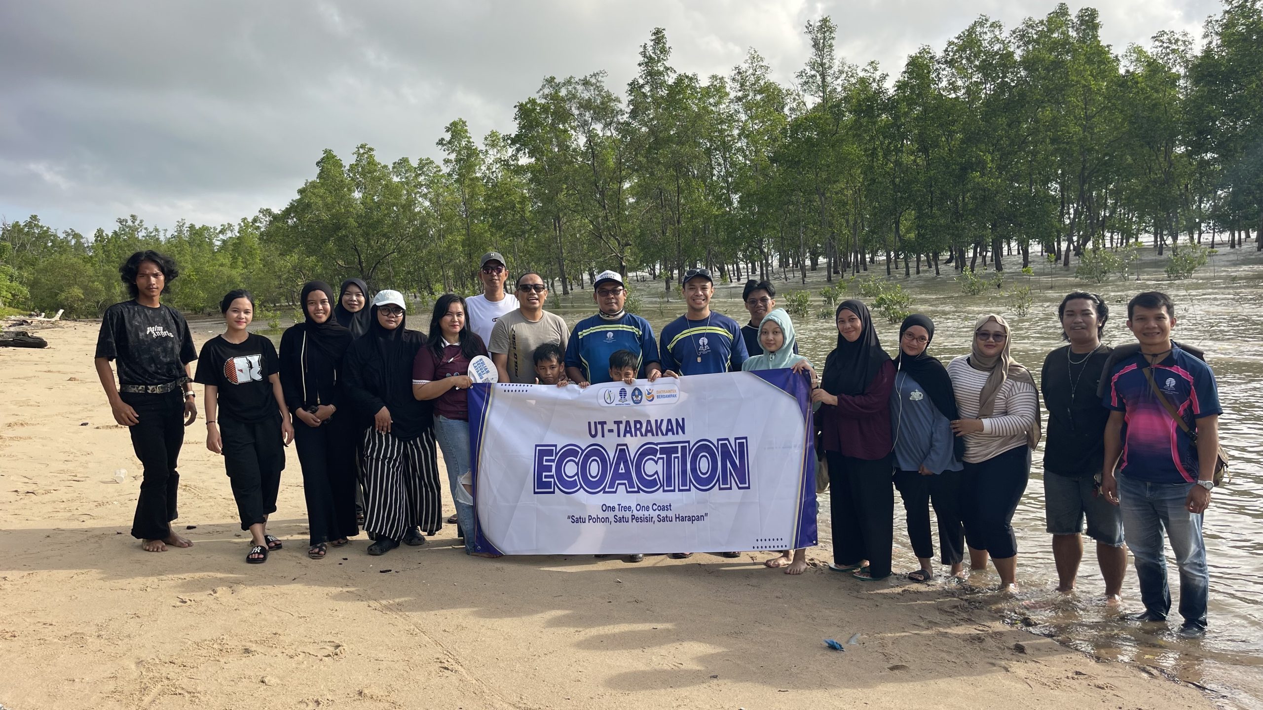 Ormawa UT Tarakan Bersama Pemuda ICMI Kaltara Gelar Eco Action dengan Tema “Satu Pohon, Satu Pesisir dan Satu Harapan”