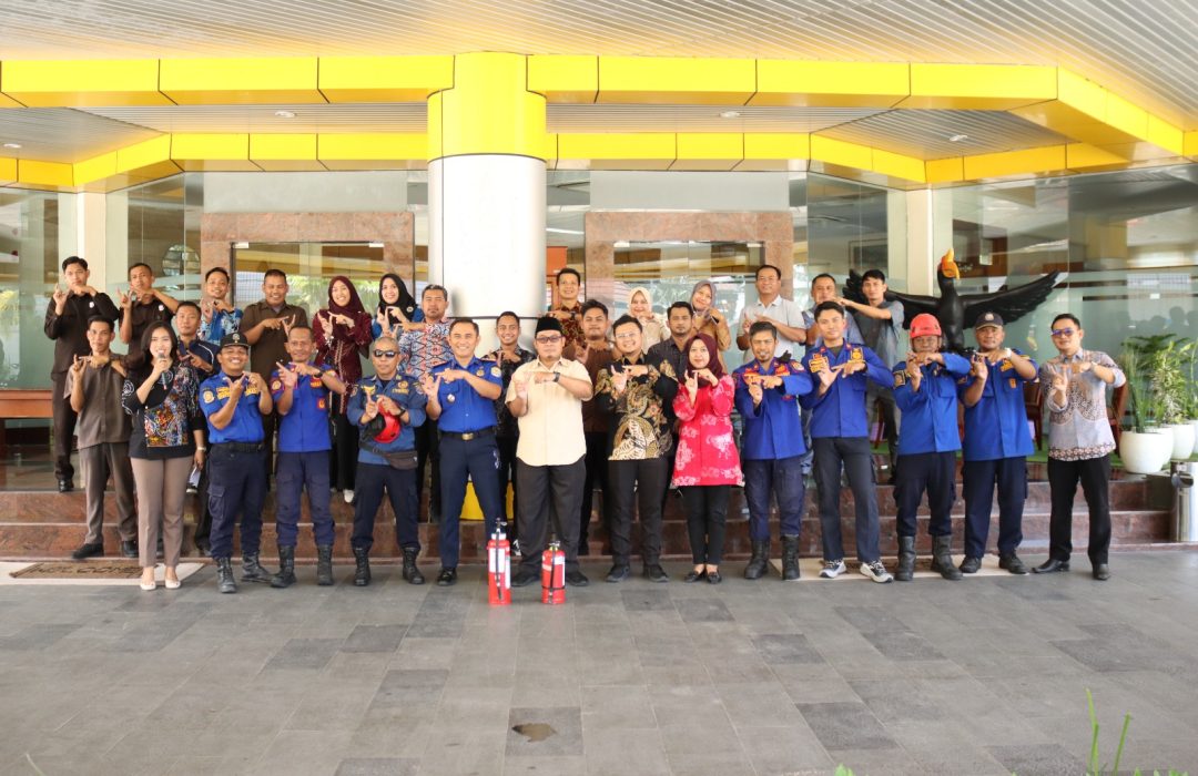 Pelatihan Penanggulangan Kebakaran, Evakuasi Bencana, dan Penanganan Hewan Berbahaya di Universitas Terbuka Tarakan